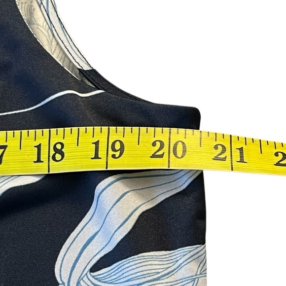 Made in Italy Navy/Light Blue Floral V-Neck Sleeveless Gather Front Top (L) - Picture 9 of 11